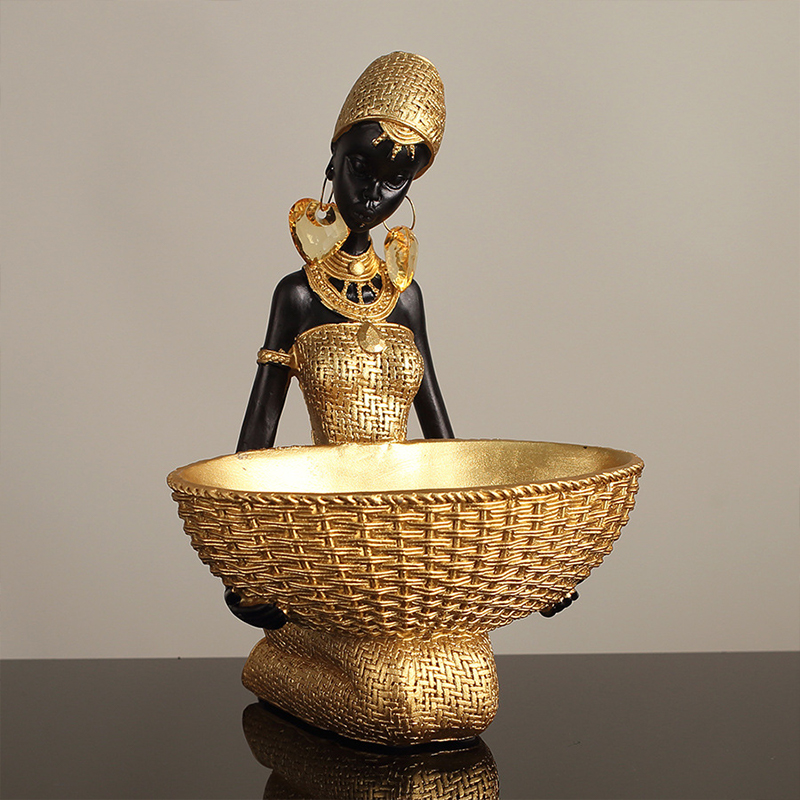 Home Office Architecture - Afrikaans meisje met een bord sculptuur